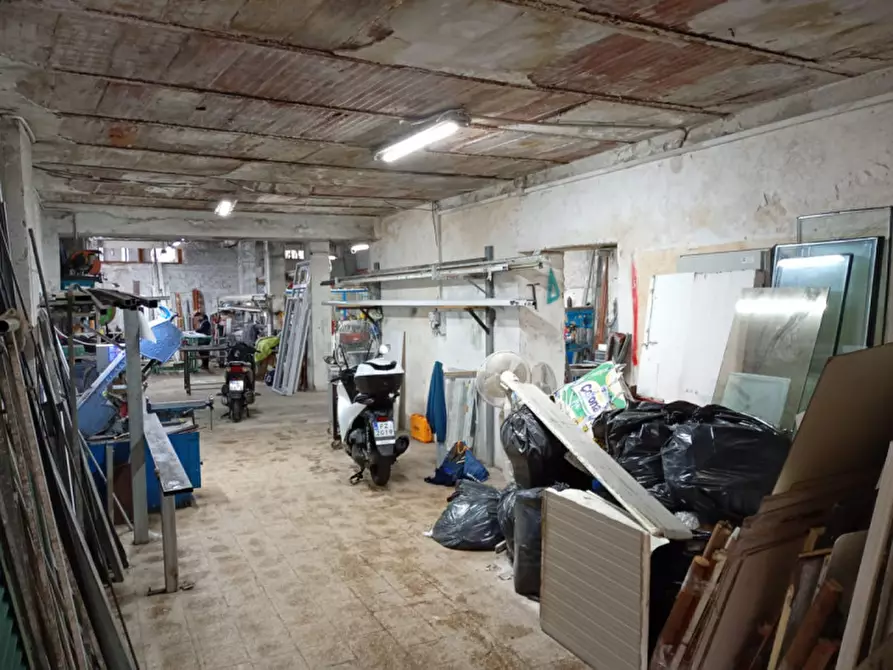 Immagine 31 di Magazzino in vendita  in Vicoletto San Gennaro dei poveri a Napoli