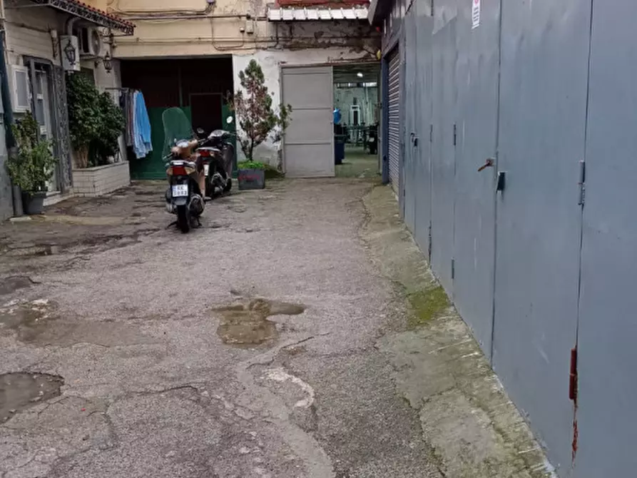 Immagine 33 di Magazzino in vendita  in Vicoletto San Gennaro dei poveri a Napoli
