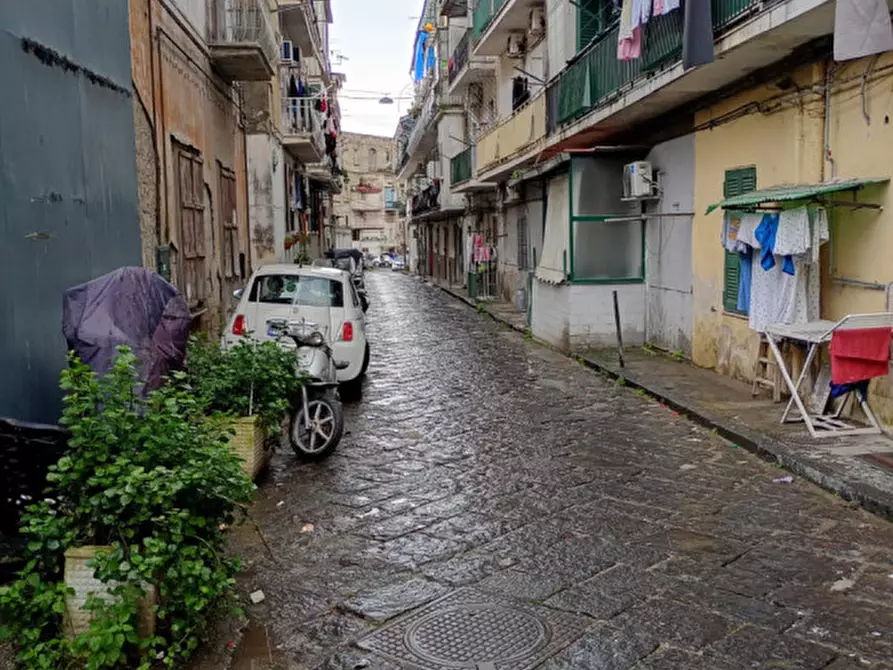 Immagine 35 di Magazzino in vendita  in Vicoletto San Gennaro dei poveri a Napoli