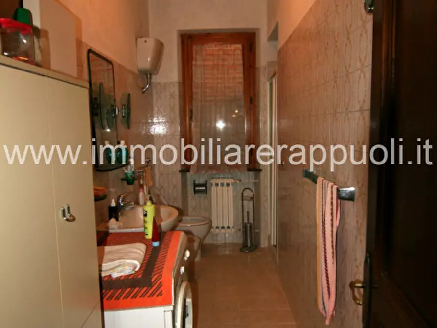 Immagine 3 di Casa indipendente in vendita  a Lucignano