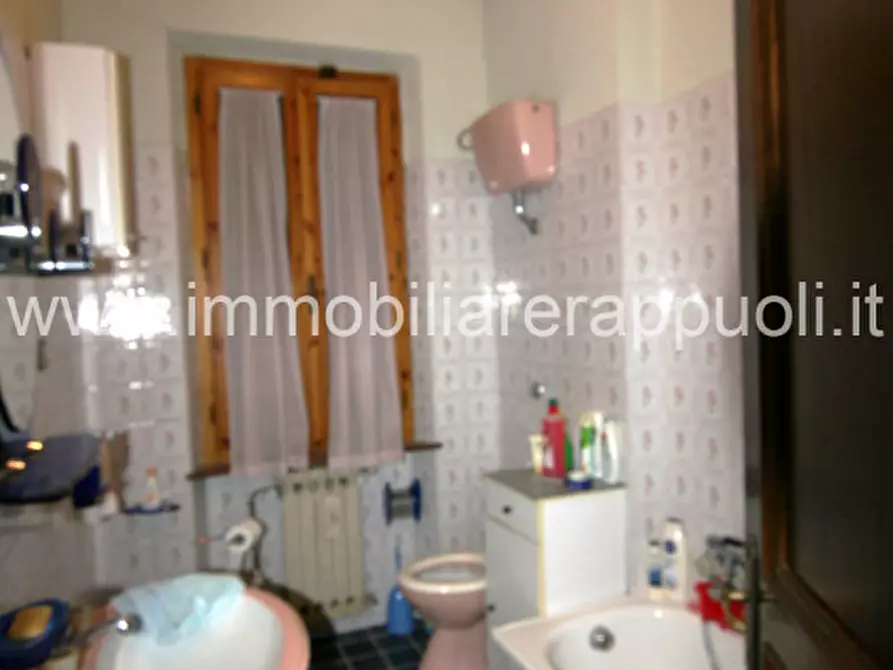 Immagine 9 di Casa indipendente in vendita  a Lucignano