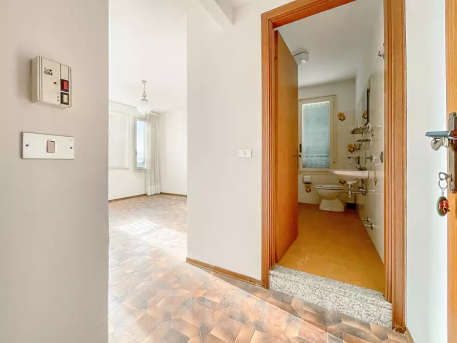 Immagine 19 di Hotel in vendita  in via omegna 13 a Arola