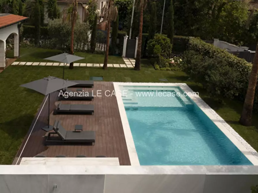 Immagine 12 di Villa in affitto  in via Donati a Forte Dei Marmi