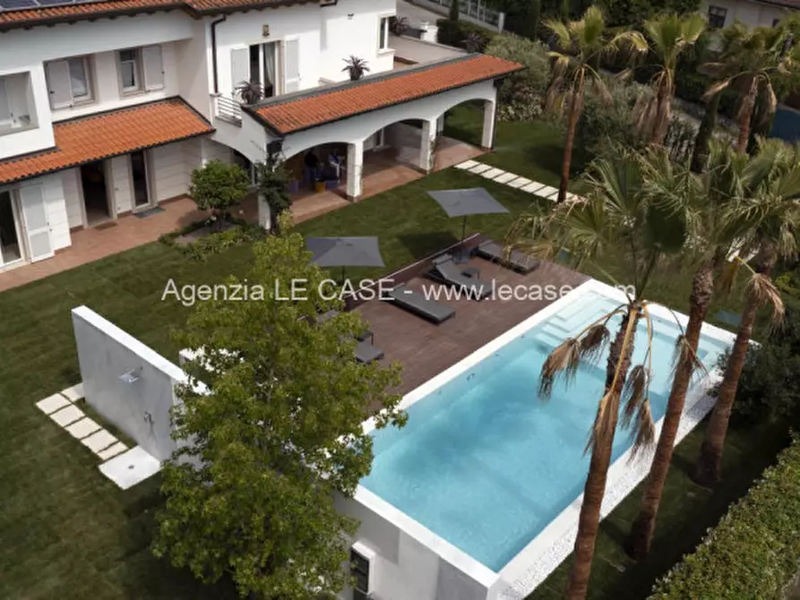 Immagine 13 di Villa in affitto  in via Donati a Forte Dei Marmi