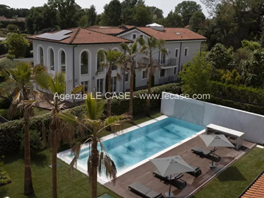 Immagine 14 di Villa in affitto  in via Donati a Forte Dei Marmi