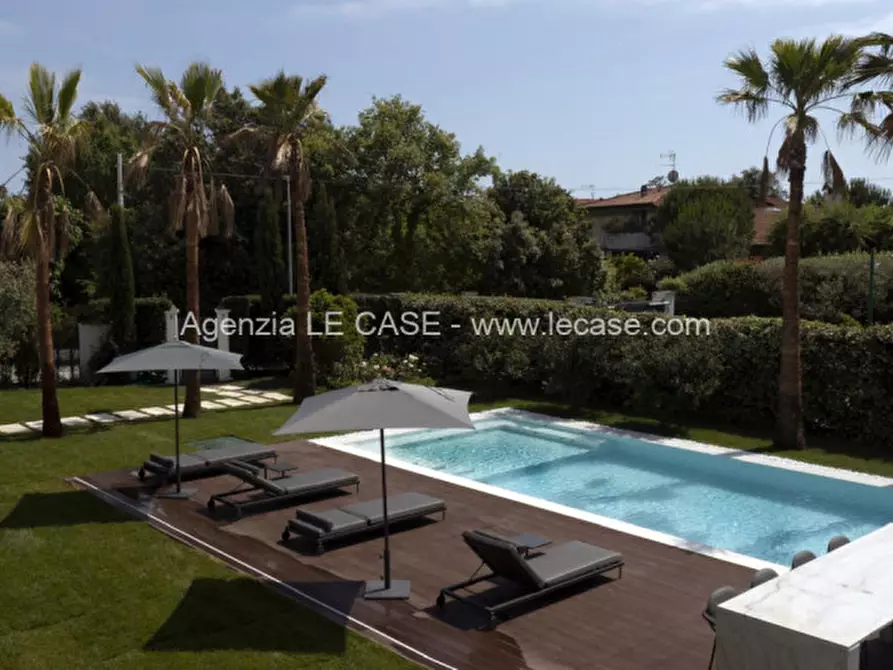 Immagine 16 di Villa in affitto  in via Donati a Forte Dei Marmi