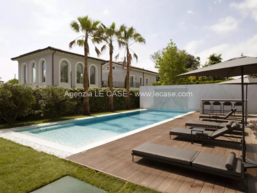 Immagine 17 di Villa in affitto  in via Donati a Forte Dei Marmi