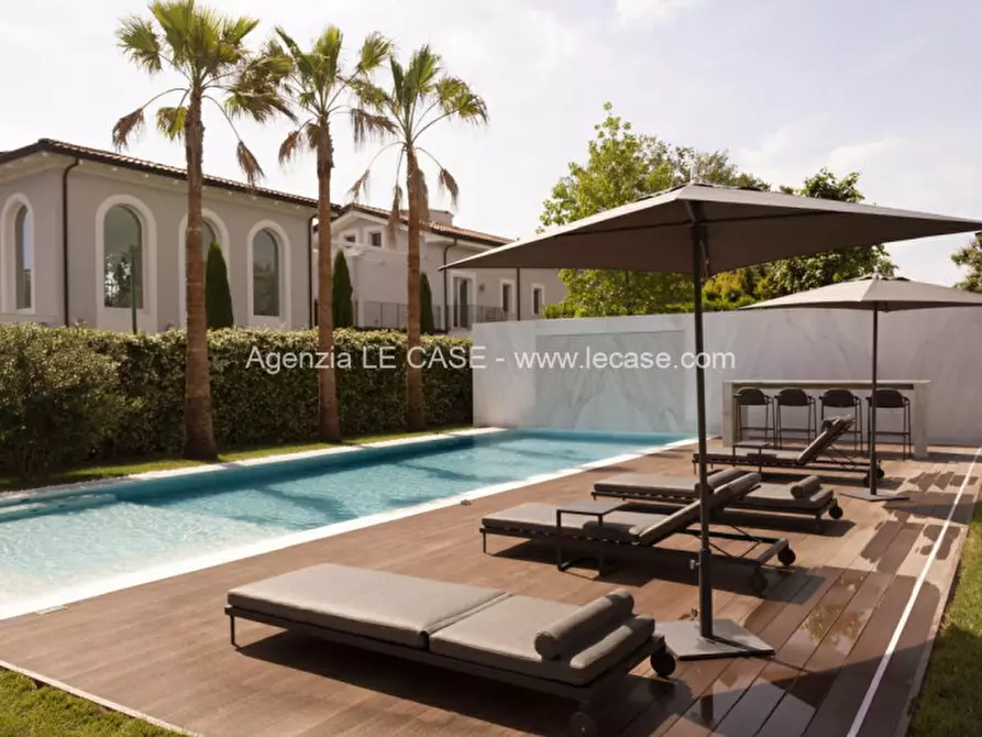 Immagine 21 di Villa in affitto  in via Donati a Forte Dei Marmi