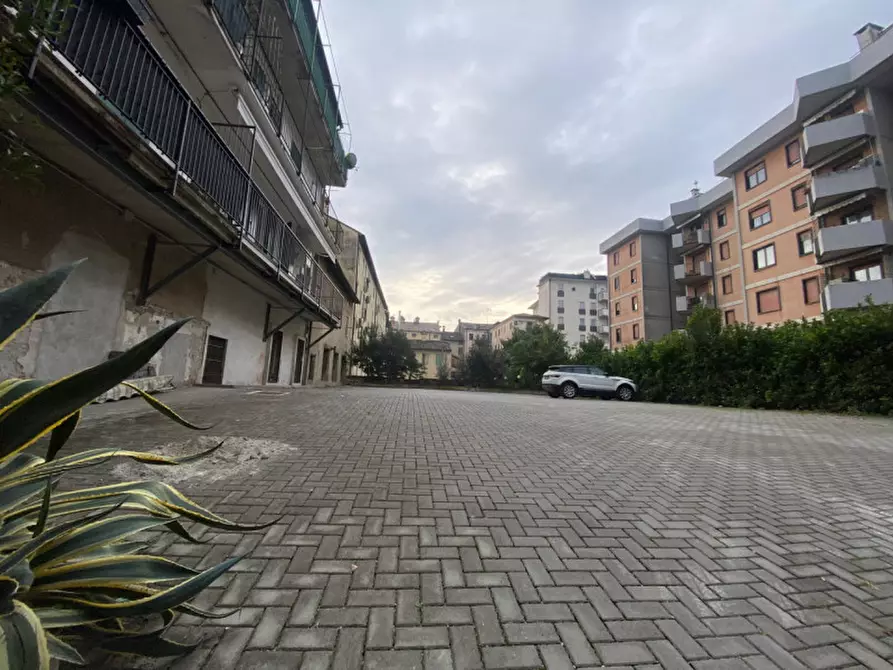 Immagine 2 di Posto auto in vendita  in Via dei Mille, 35 a Vicenza