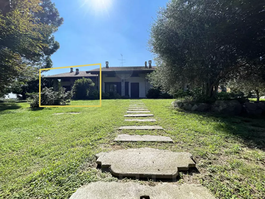 Immagine 2 di Villa in vendita  in vicolo gaudenzio beltrami 14 a Momo