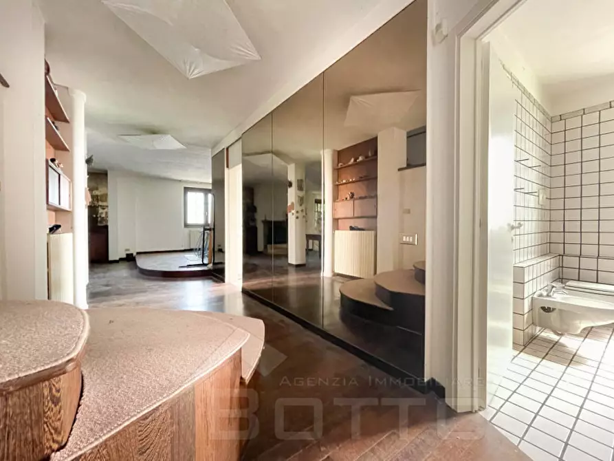 Immagine 8 di Villa in vendita  in vicolo gaudenzio beltrami 14 a Momo