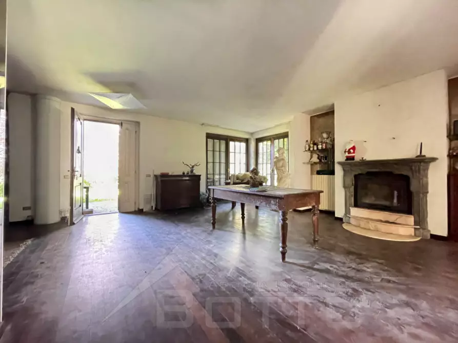 Immagine 9 di Villa in vendita  in vicolo gaudenzio beltrami 14 a Momo