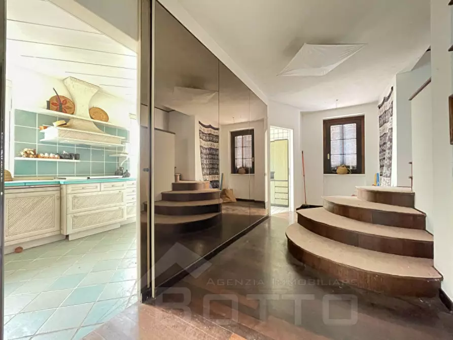 Immagine 10 di Villa in vendita  in vicolo gaudenzio beltrami 14 a Momo