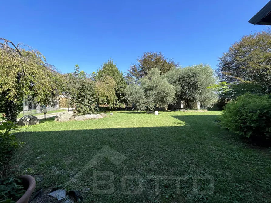 Immagine 17 di Villa in vendita  in vicolo gaudenzio beltrami 14 a Momo