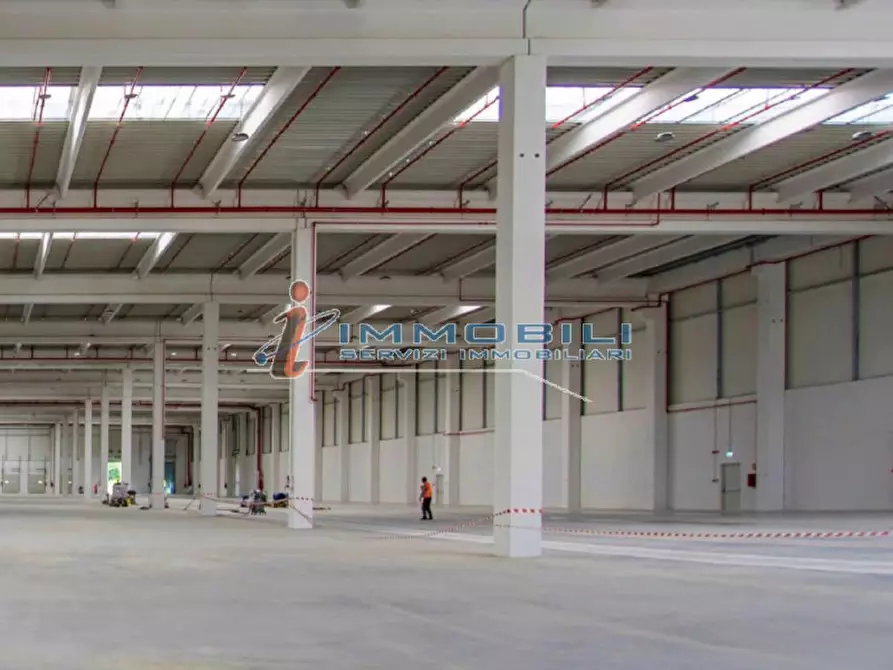 Immagine 8 di Capannone industriale in affitto  in VIA PINDEMONTE a Piacenza
