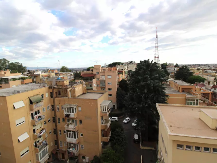 Immagine 24 di Appartamento in vendita  in Piazzale Delle Medaglie D'oro a Roma
