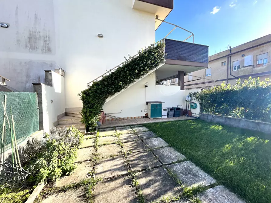 Immagine 1 di Casa bifamiliare in vendita  in Via Lago di Como a Pomezia