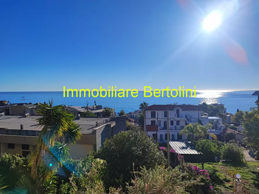 Immagine 1 di Appartamento in vendita  in Via Padre Semeria a San Remo