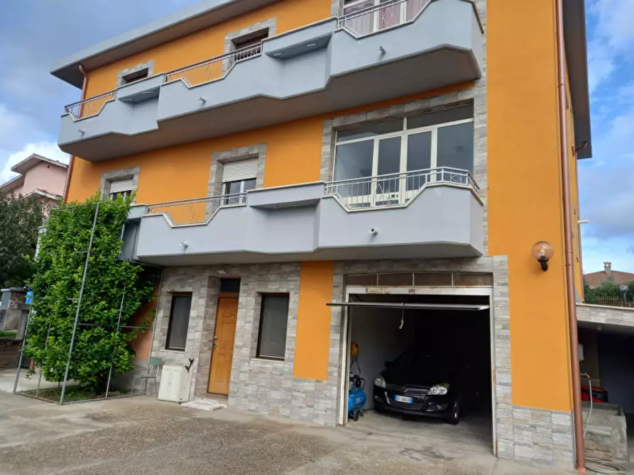 Immagine 2 di Palazzo in vendita  in via sandro botticelli a Rignano Flaminio