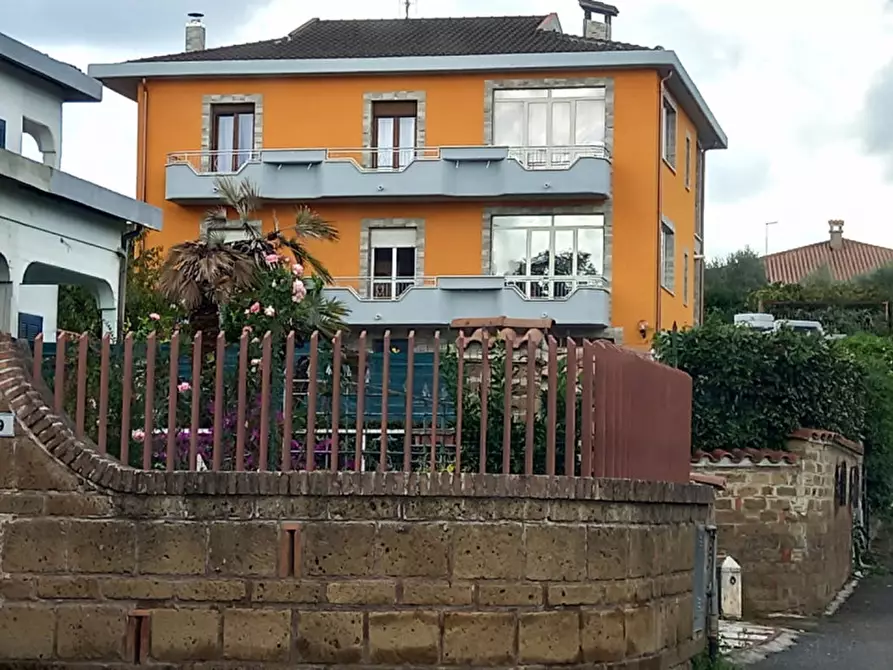 Immagine 4 di Palazzo in vendita  in via sandro botticelli a Rignano Flaminio
