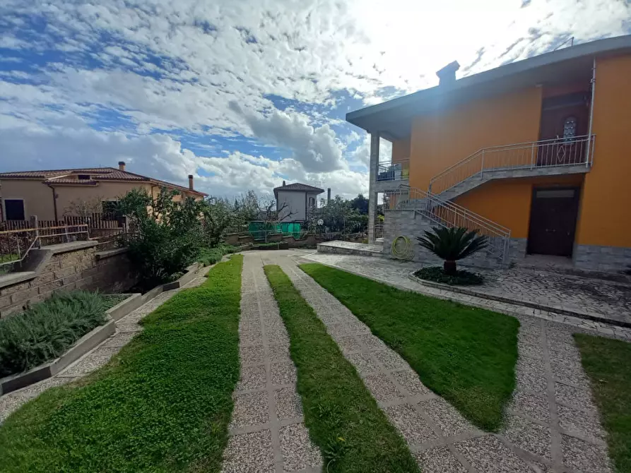 Immagine 10 di Palazzo in vendita  in via sandro botticelli a Rignano Flaminio