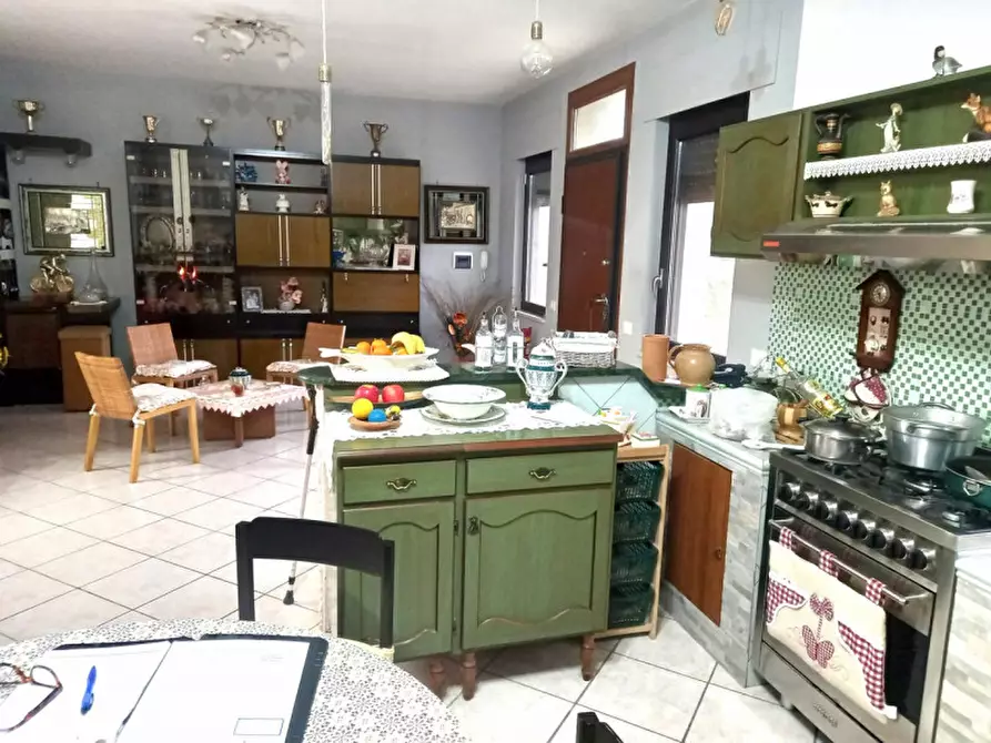 Immagine 14 di Palazzo in vendita  in via sandro botticelli a Rignano Flaminio