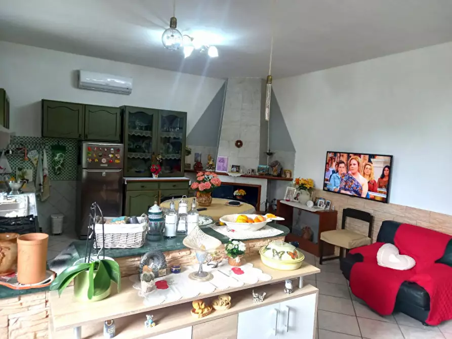 Immagine 15 di Palazzo in vendita  in via sandro botticelli a Rignano Flaminio