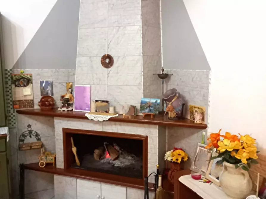 Immagine 18 di Palazzo in vendita  in via sandro botticelli a Rignano Flaminio