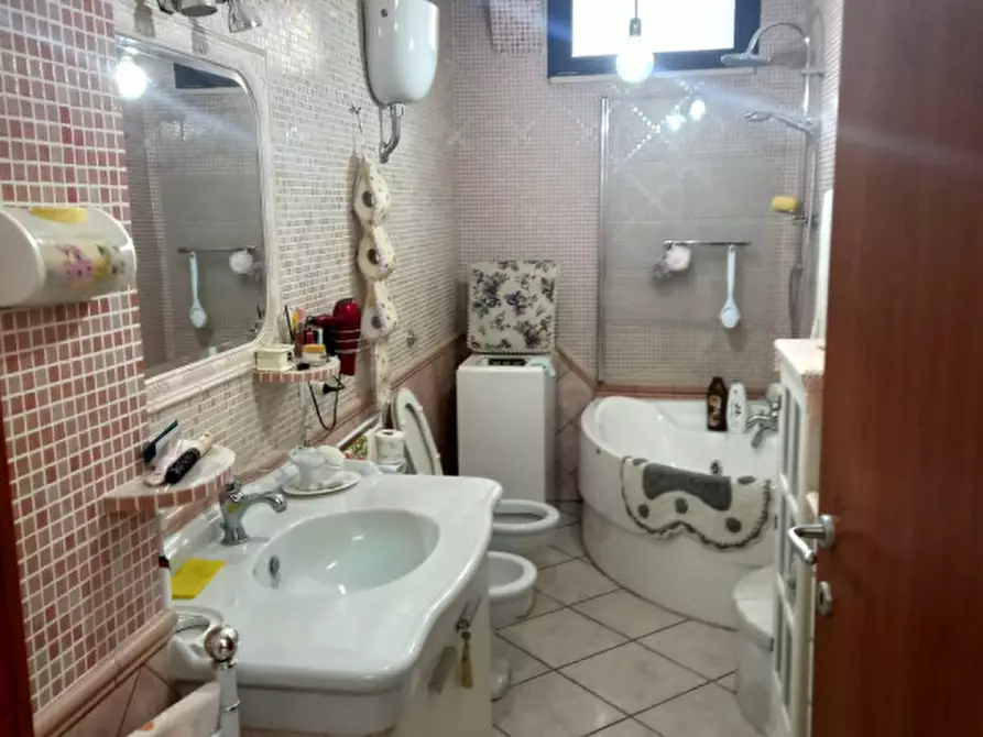 Immagine 25 di Palazzo in vendita  in via sandro botticelli a Rignano Flaminio