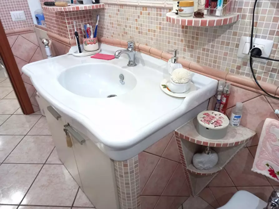 Immagine 26 di Palazzo in vendita  in via sandro botticelli a Rignano Flaminio