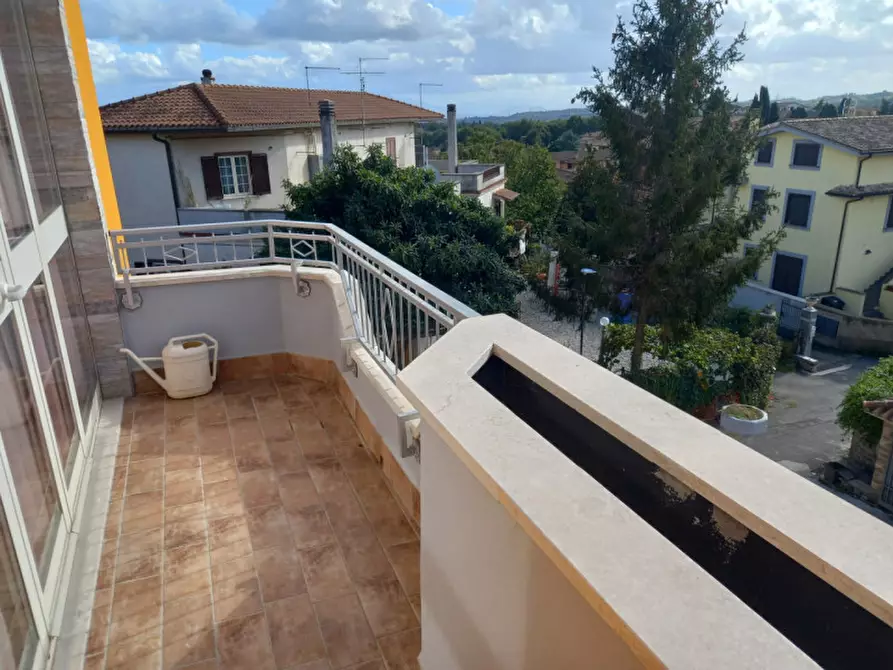 Immagine 36 di Palazzo in vendita  in via sandro botticelli a Rignano Flaminio