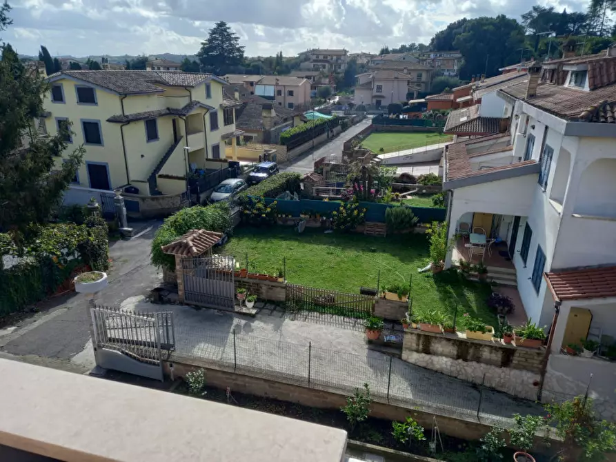 Immagine 38 di Palazzo in vendita  in via sandro botticelli a Rignano Flaminio