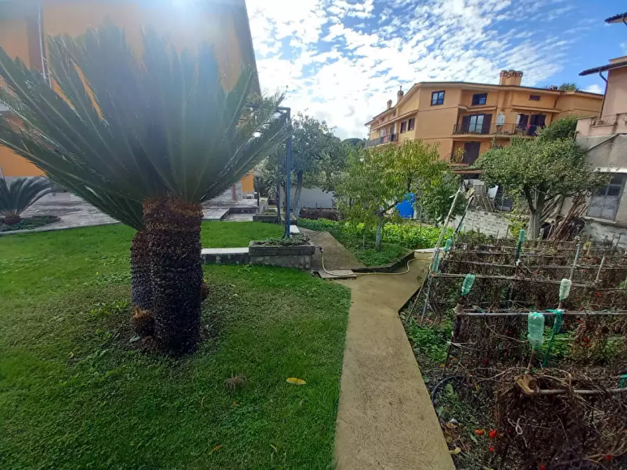 Immagine 46 di Palazzo in vendita  in via sandro botticelli a Rignano Flaminio