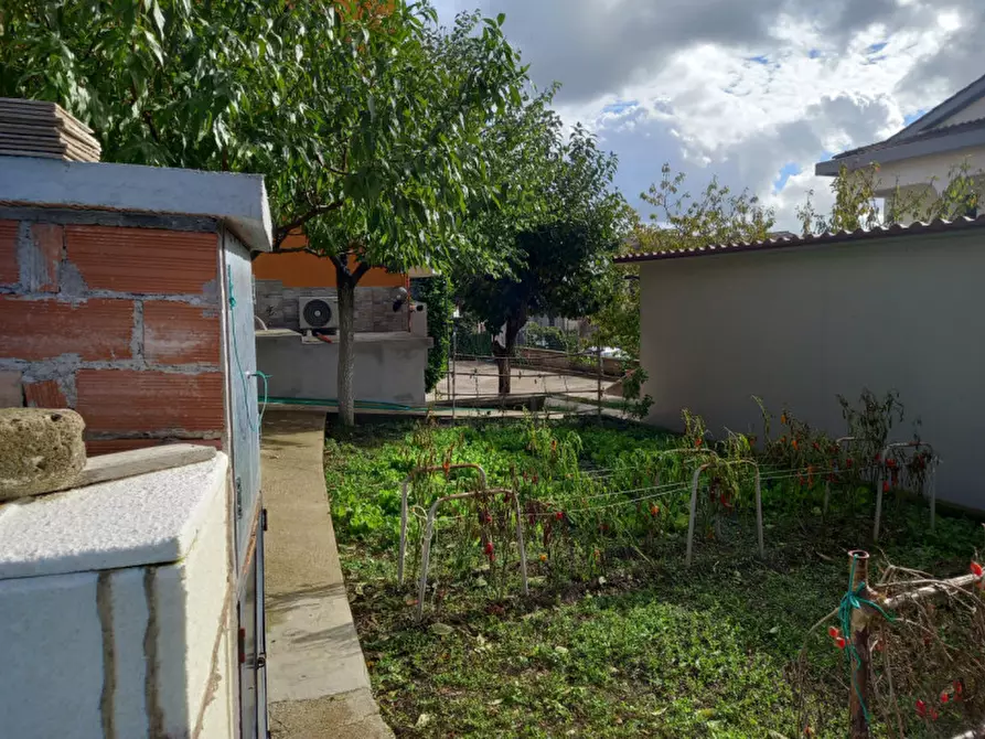 Immagine 50 di Palazzo in vendita  in via sandro botticelli a Rignano Flaminio