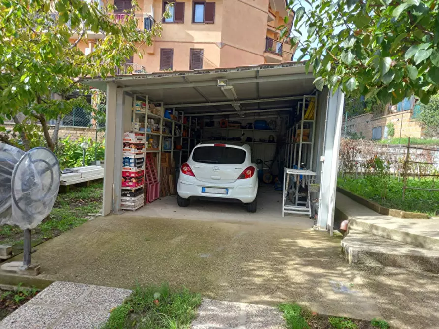 Immagine 52 di Palazzo in vendita  in via sandro botticelli a Rignano Flaminio