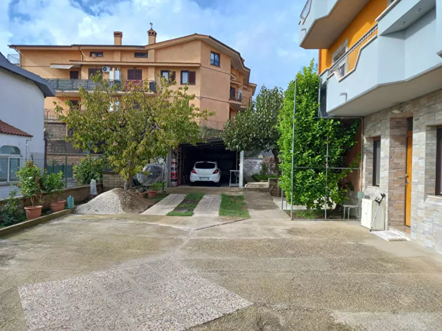 Immagine 53 di Palazzo in vendita  in via sandro botticelli a Rignano Flaminio