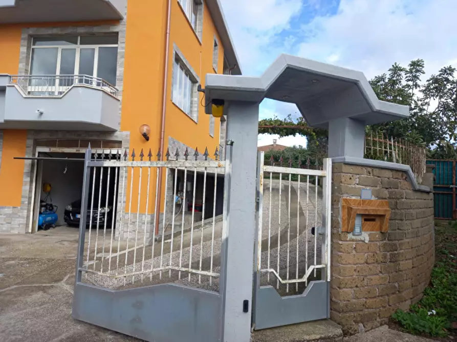 Immagine 61 di Palazzo in vendita  in via sandro botticelli a Rignano Flaminio