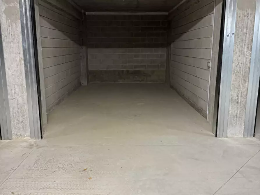 Immagine 3 di Garage in vendita  a Prato