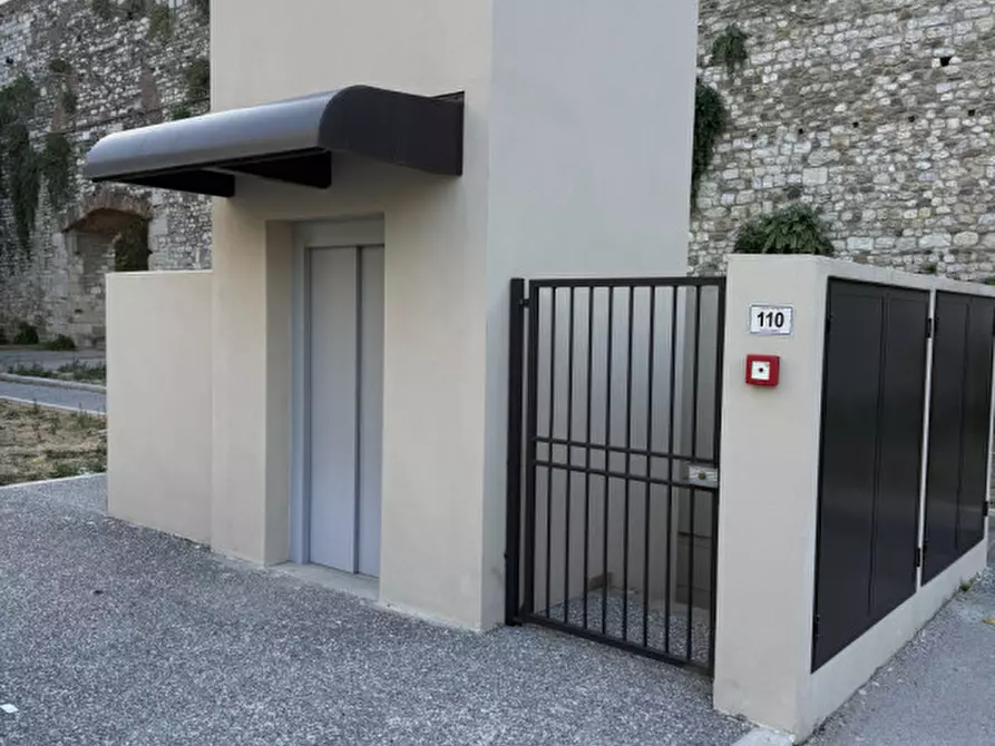 Immagine 4 di Garage in vendita  a Prato