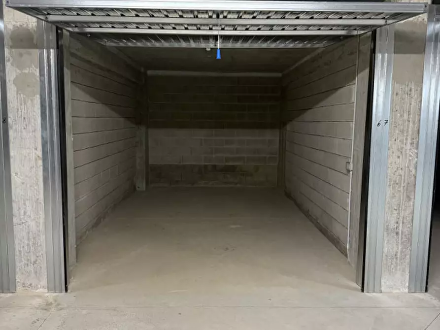 Immagine 7 di Garage in vendita  a Prato