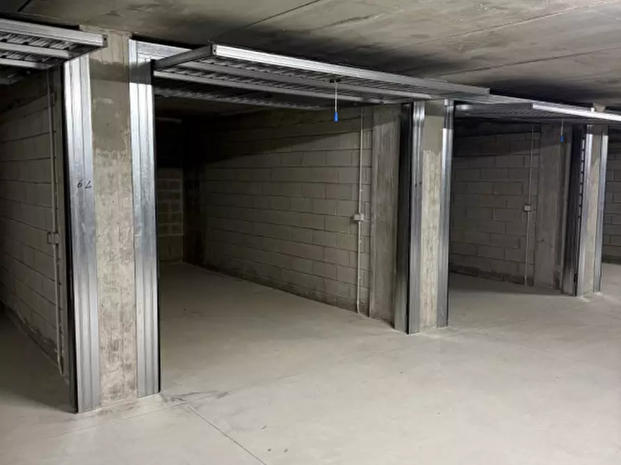 Immagine 8 di Garage in vendita  a Prato