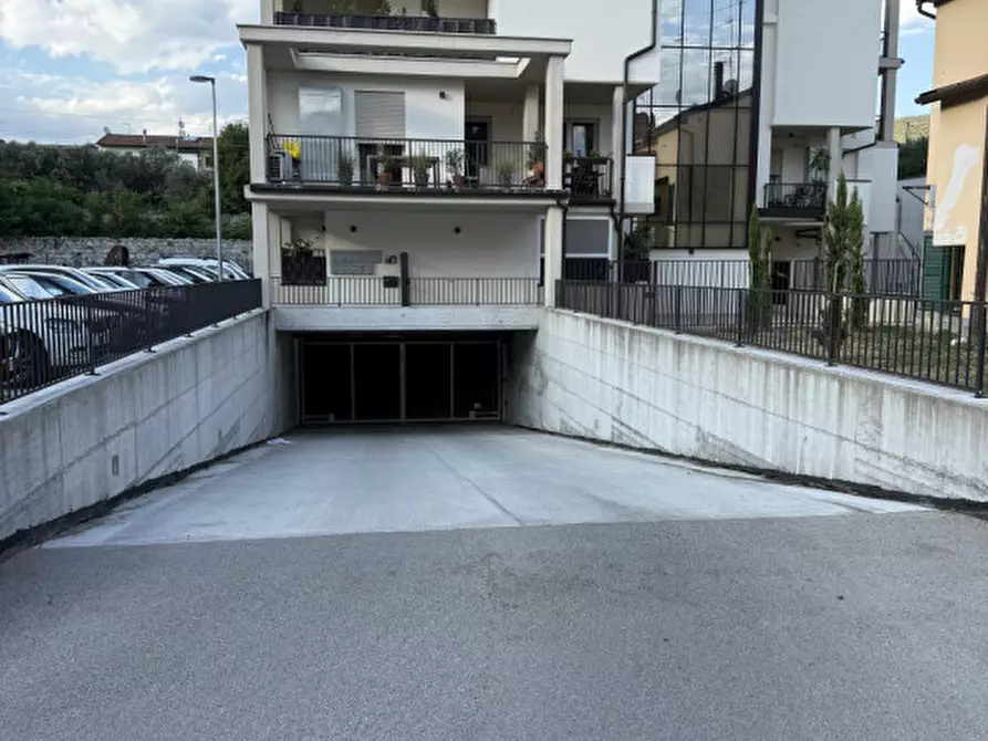 Immagine 11 di Garage in vendita  a Prato