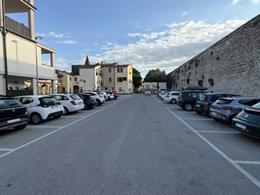 Immagine 17 di Garage in vendita  a Prato