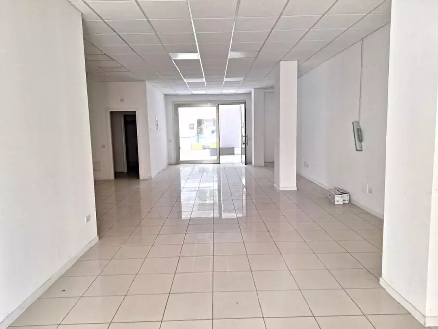 Immagine 3 di Negozio in vendita  in Via  Don Giuseppe Diana, N. snc a Gubbio