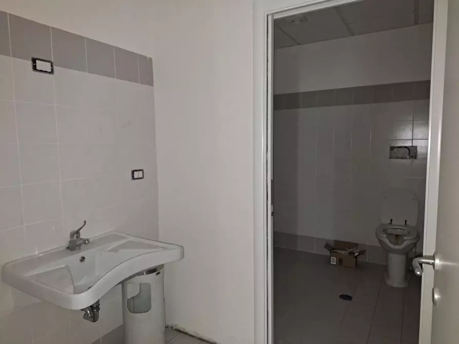 Immagine 4 di Negozio in vendita  in Via  Don Giuseppe Diana, N. snc a Gubbio