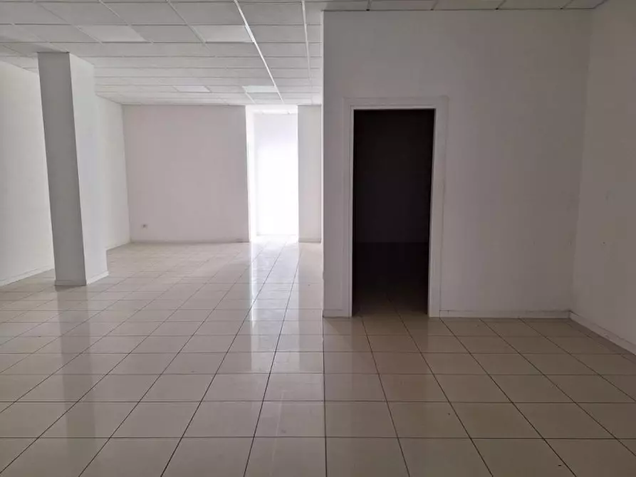 Immagine 5 di Negozio in vendita  in Via  Don Giuseppe Diana, N. snc a Gubbio