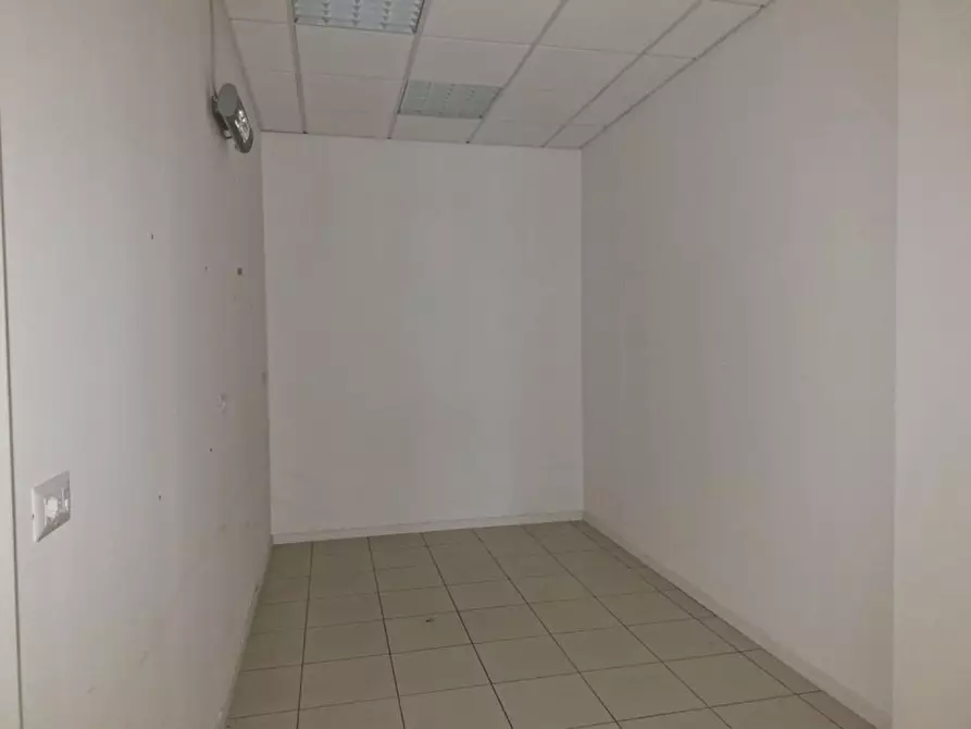 Immagine 6 di Negozio in vendita  in Via  Don Giuseppe Diana, N. snc a Gubbio