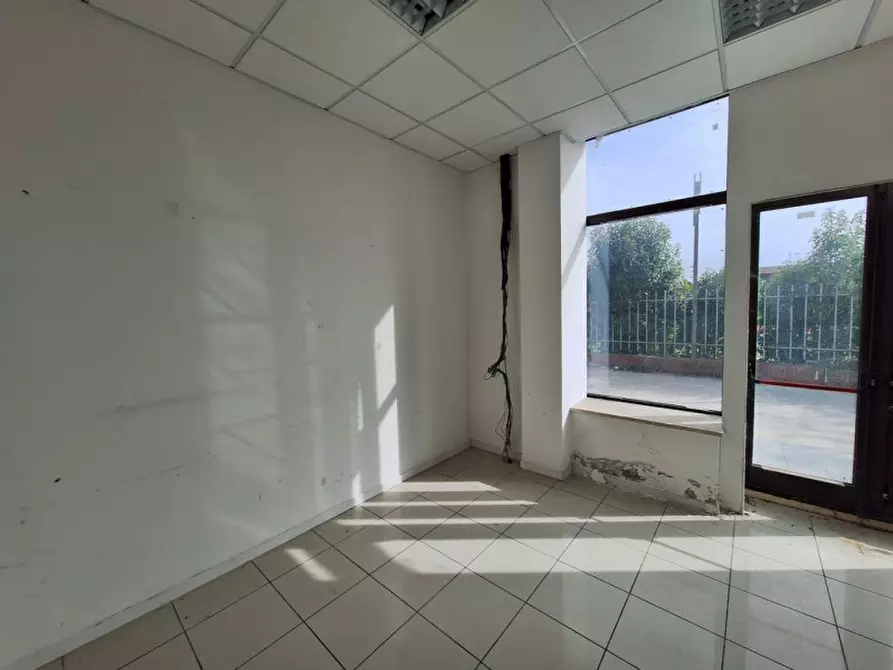 Immagine 8 di Negozio in vendita  in Via  Don Giuseppe Diana, N. snc a Gubbio