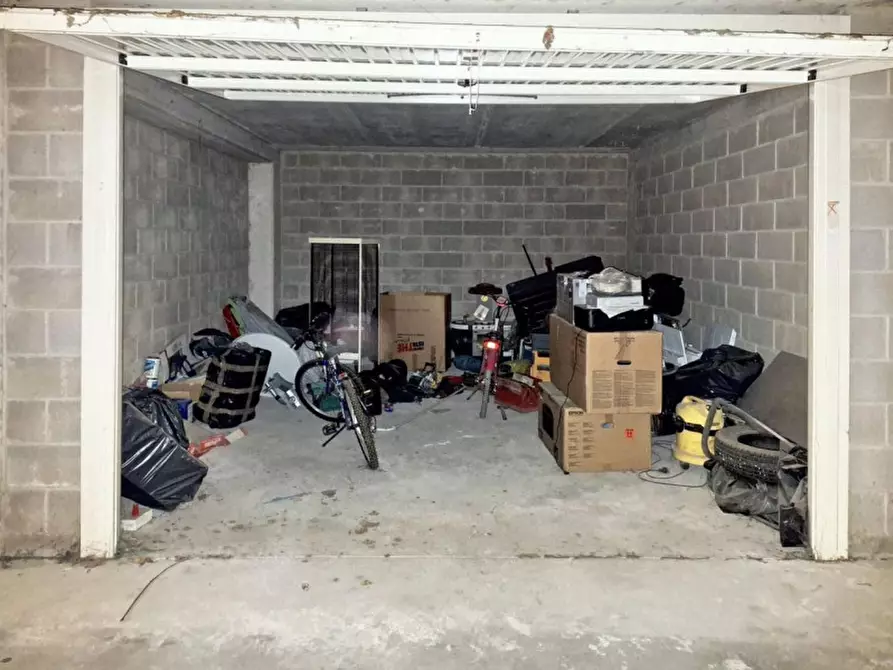 Immagine 15 di Negozio in vendita  in Via  Don Giuseppe Diana, N. snc a Gubbio