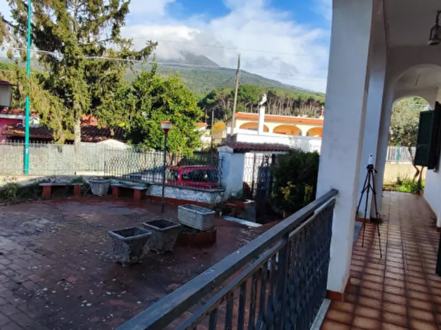 Immagine 3 di Villa in vendita  in VIA PISANI a Torre Del Greco